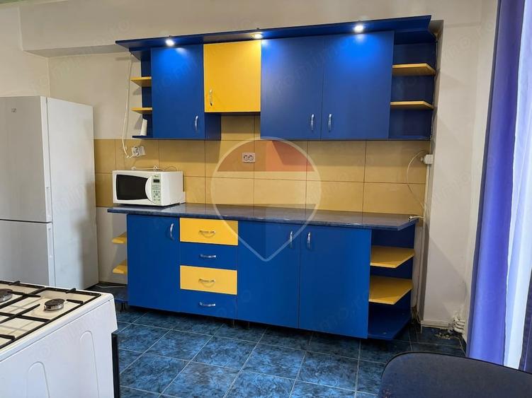 Apartament cu 3 camere decomandat în Calea București