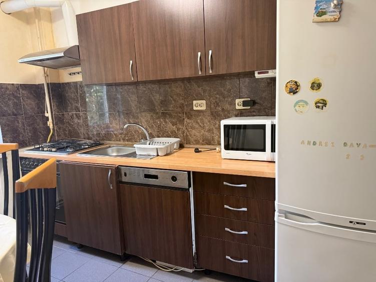 Apartament cu 2 camere semidecomandat, mobilat în Central