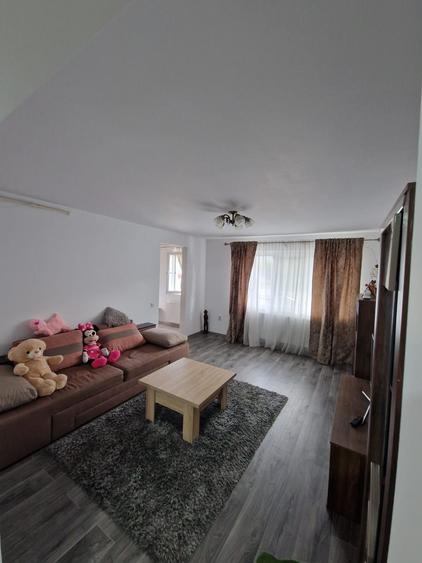 Apartament cu 2 camere decomandat în Tractorul