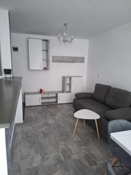 Apartament 2 camere / zona vivo/ loc de parcare/central proprie - 1