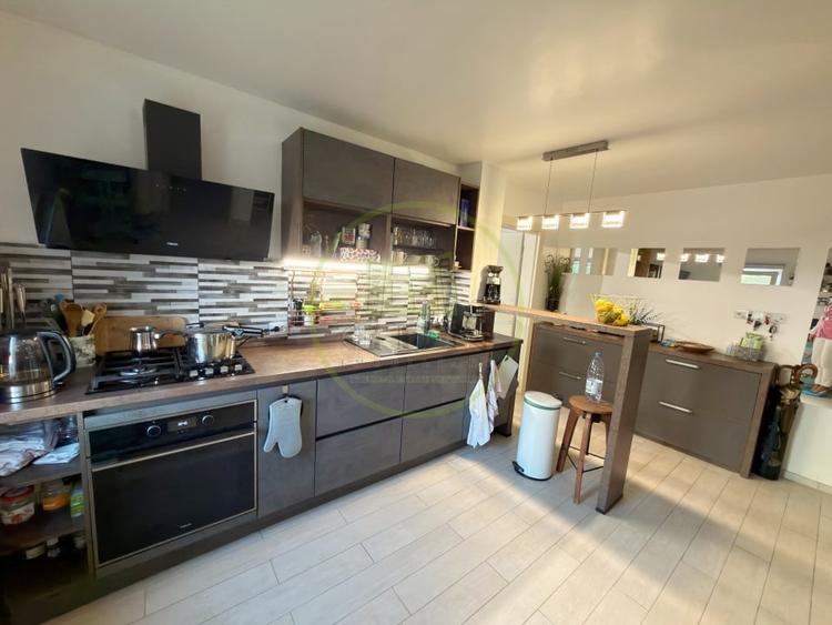 Apartament cu 2 camere semidecomandat, mobilat în 1 Mai