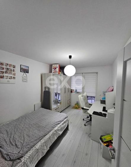 Apartament cu 3 camere semidecomandat în Florești