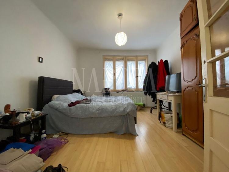 Casă individuală cu 7 camere cu Canalizare în Zorilor