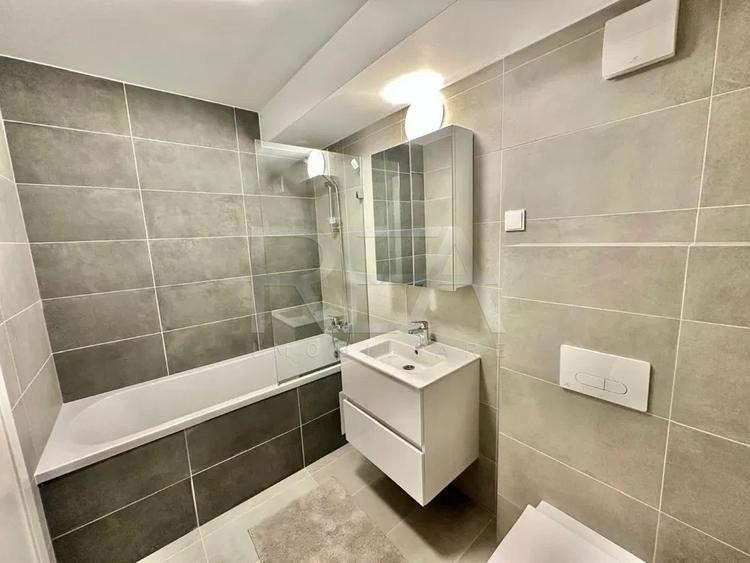 Apartament cu 3 camere semidecomandat, mobilat în Ghencea