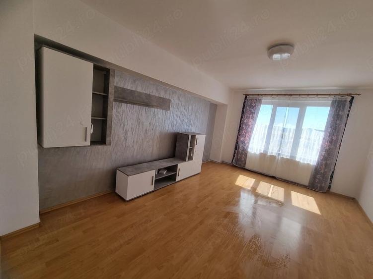 Apartament cu 3 camere semidecomandat în Central