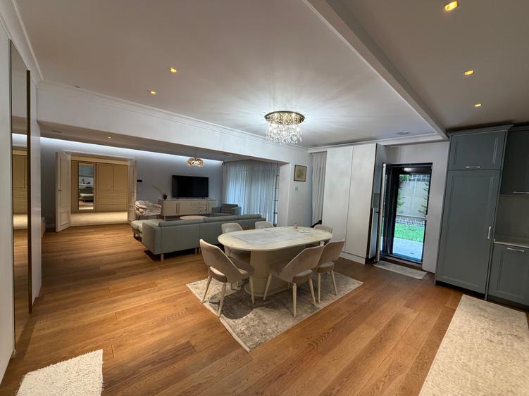 Apartament cu 4 camere decomandat în Domenii