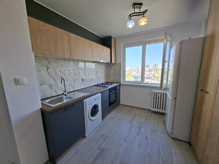 Apartament cu 3 camere semidecomandat în Obor