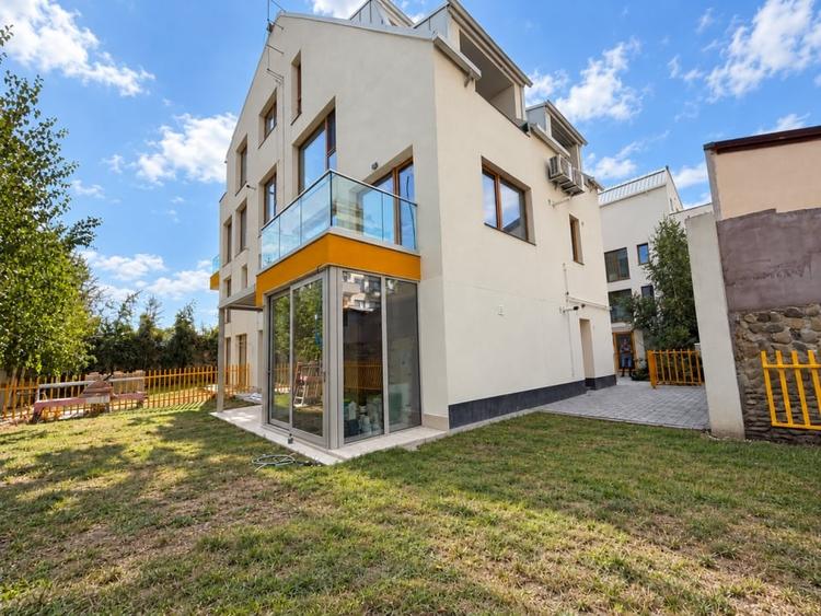 Apartament cu 3 camere decomandat în Domenii