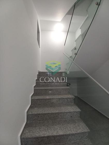 Apartament cu 4 camere decomandat în Băneasa