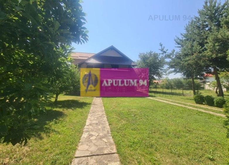 Casă individuală cu 6 camere decomandat cu Canalizare în Liceul Militar