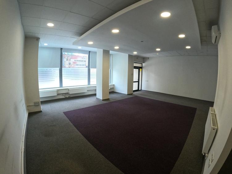 Spațiu comercial, de 90 mp, în Central