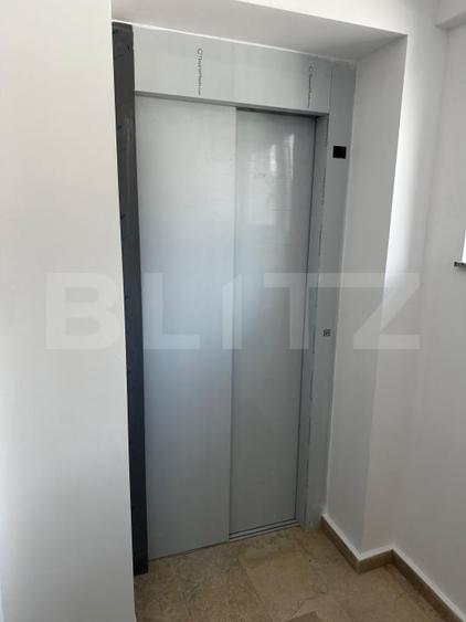 Apartament cu 2 camere semidecomandat în Independenței