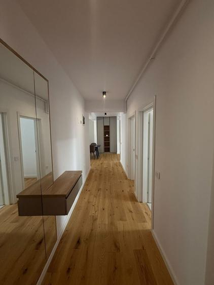 Apartament cu 3 camere semidecomandat, mobilat în Pipera
