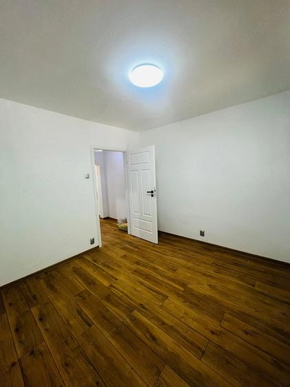 Apartament cu 4 camere decomandat în Tineretului