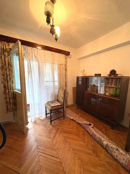 Apartament cu 4 camere decomandat în Central
