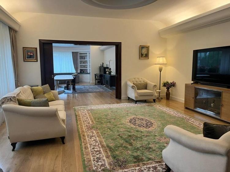 Vanzare jumatate vila arhitectura modernista  Cotroceni cu 2 garaje terasa 54mp - 1