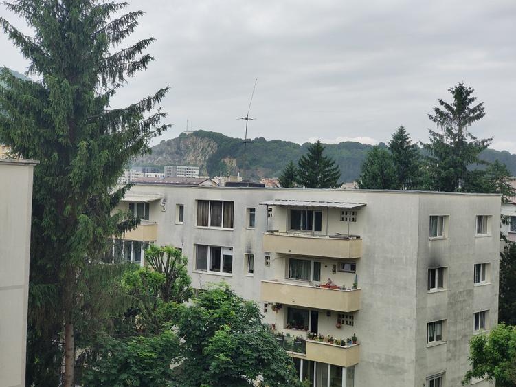 Apartament cu 2 camere semidecomandat, mobilat în Calea București