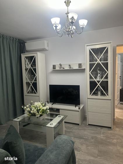 Apartament cu 3 camere semidecomandat în Central