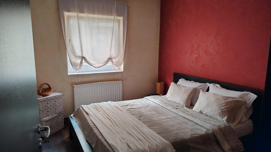 Apartament cu 3 camere semidecomandat în Florești