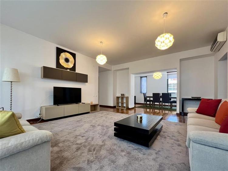 Apartament cu 5 camere decomandat, mobilat în Herăstrău