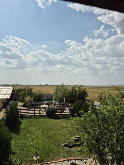 Casă cu 4 camere cu Teren 28000 Mp în Baba Ana