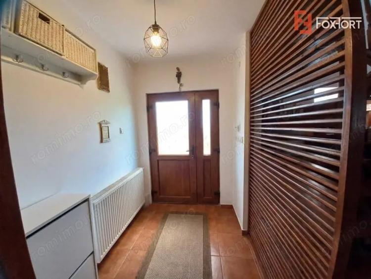 Casă cu 8 camere cu Teren 225 Mp în Ghiroda