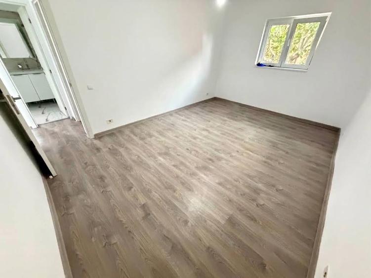Duplex cu 3 camere cu Canalizare în Apărătorii Patriei