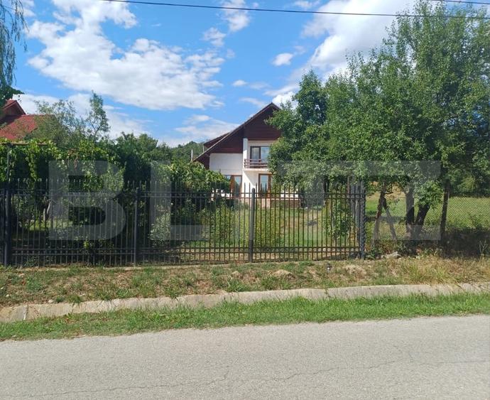 Casă individuală cu 6 camere cu Teren 2420 Mp în Exterior Vest