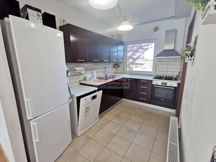 Apartament cu 3 camere decomandat în Băneasa