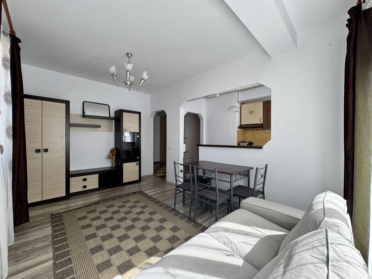Apartament cu 3 camere decomandat, mobilat în Florești