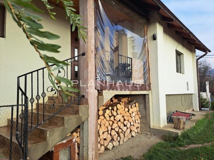 Casă cu 5 camere cu Garaj în Central