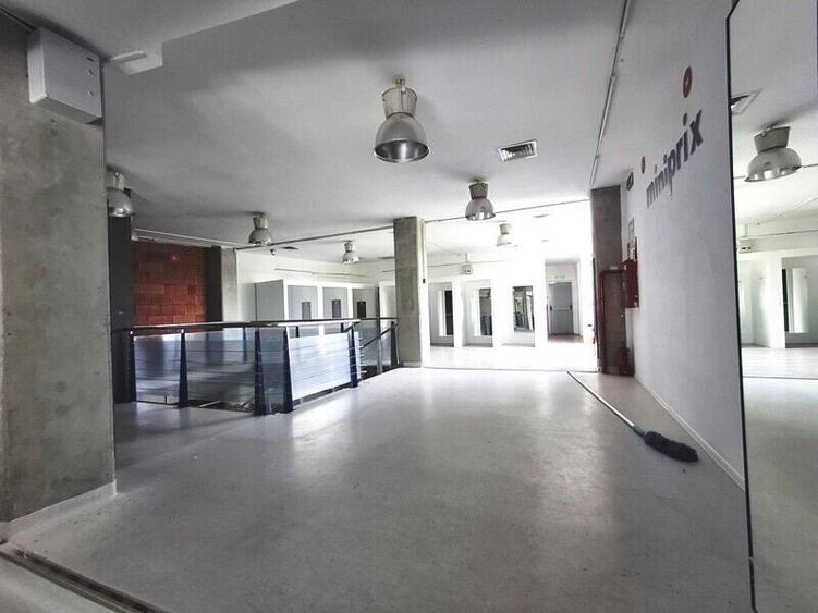 Birou, de 425 mp, în Militari