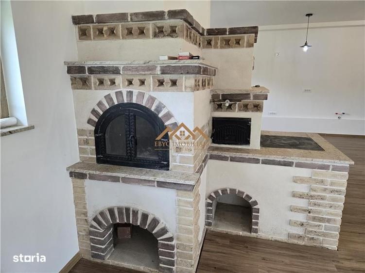 Casă cu 4 camere în Cacica