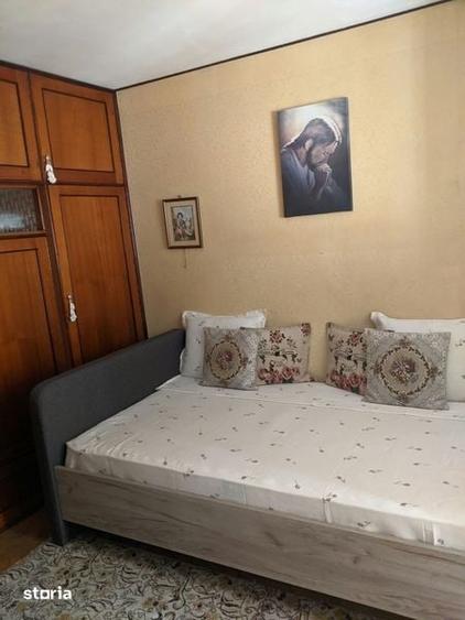 Apartament cu 3 camere semidecomandat în Cornișa