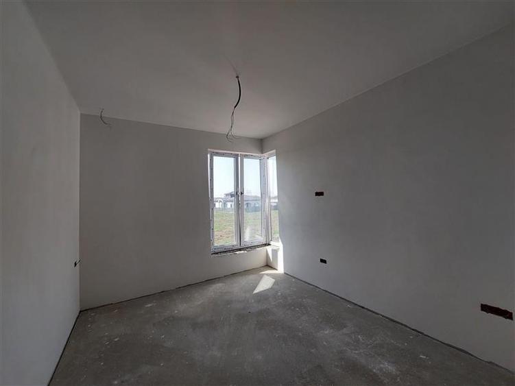 Duplex cu 4 camere cu Canalizare în Vladimirescu