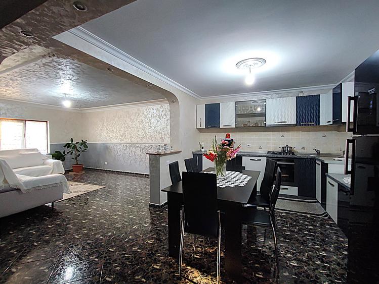 Casă cu 5 camere cu Canalizare în Valu lui Traian