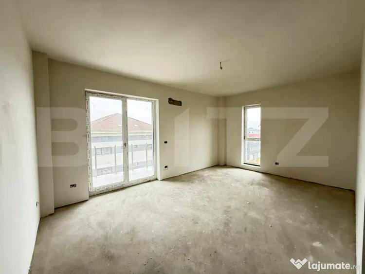 Apartament cu 3 camere semidecomandat în Soarelui