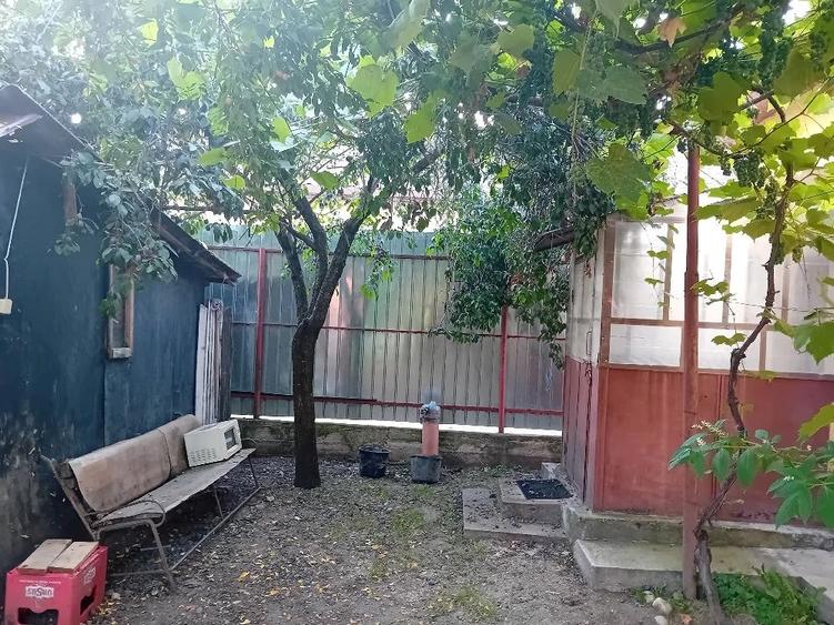 Casă cu 3 camere cu Teren 815 Mp în Ionești
