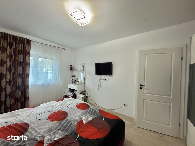 Casă cu 5 camere cu Teren 300 Mp în Sânmihaiu Român