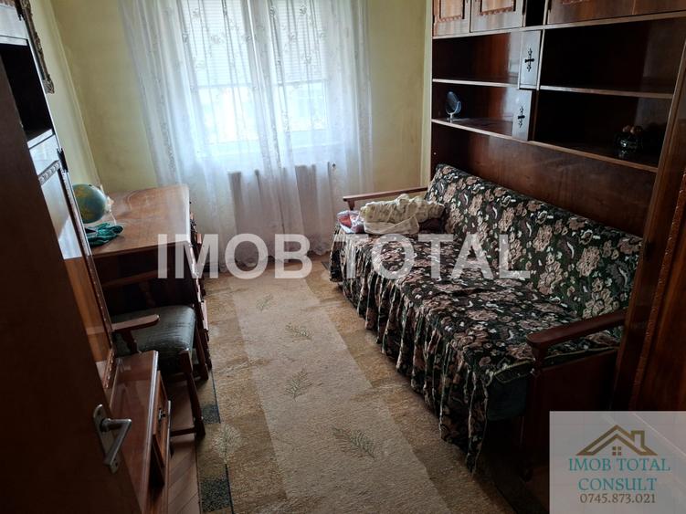 Apartament cu 3 camere semidecomandat în Găvana 2