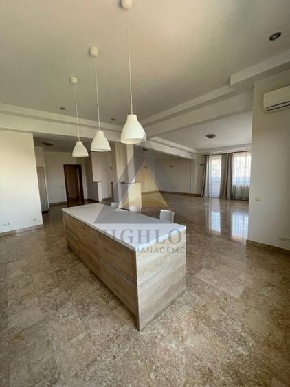 Apartament cu 4 camere decomandat în Clucerului