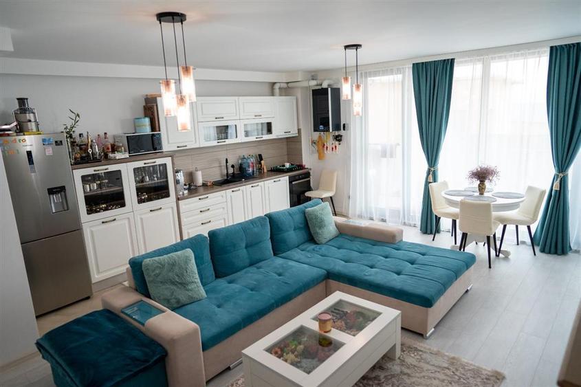 Apartament cu 3 camere decomandat în Capitol