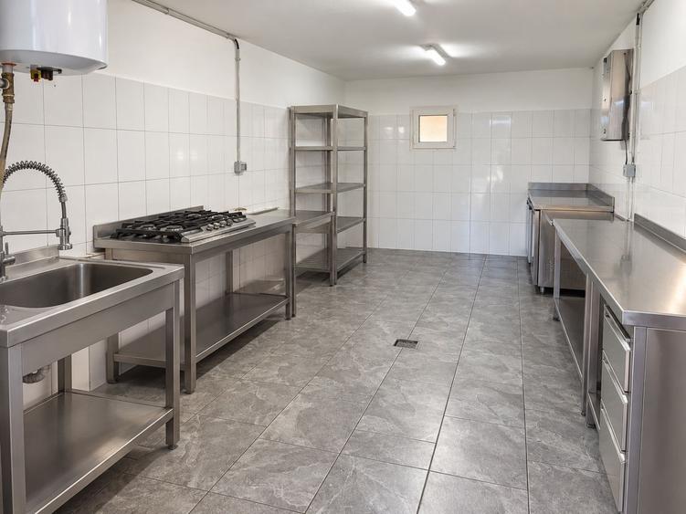 Casă cu 4 camere cu Teren 1809 Mp în Săcălaz