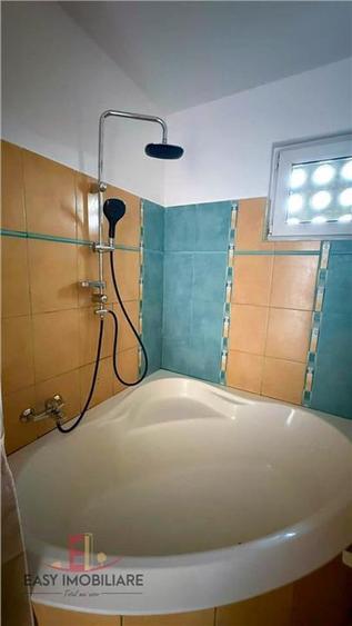 Apartament cu 3 camere decomandat în 7 Noiembrie