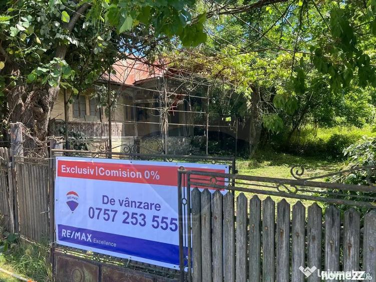 Casă cu 2 camere cu Teren 1000 Mp în Central