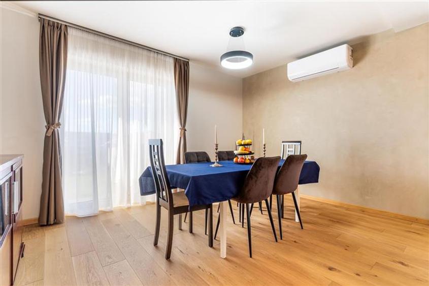 Casă individuală cu 4 camere cu Canalizare în Dâmbul Rotund