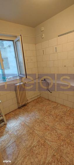 Apartament cu 3 camere decomandat în Tineretului