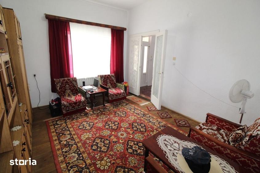 Casă cu 5 camere cu Teren 835 Mp în Central