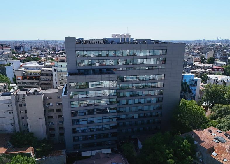 Birou, de 9,250 mp, în Universitate