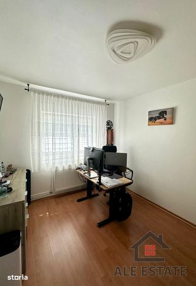 Apartament cu 4 camere decomandat în Central